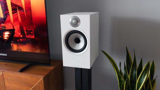 Bowers & Wilkins 606 S2 Anniversary Edition speakers review